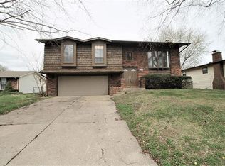 121 Toulon Ct, Fairview Heights, IL 62208