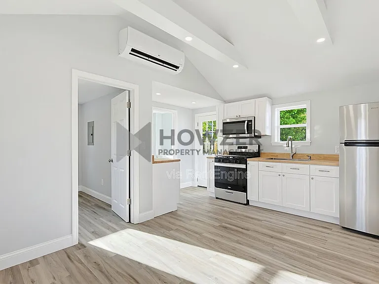 35 Riverside Dr #2R — Photo 2