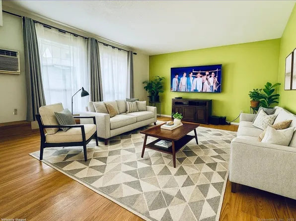 18 Wellington Drive #18, Farmington, CT 06032