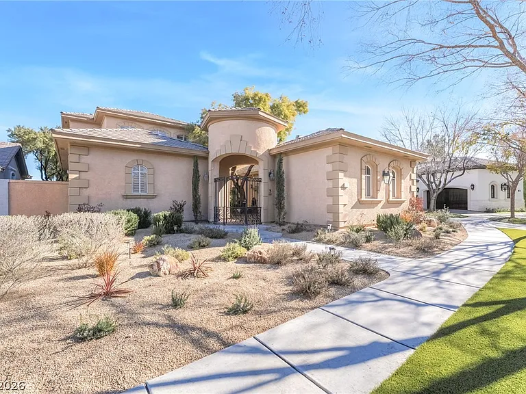 904 Pont Chartrain Dr — Photo 1