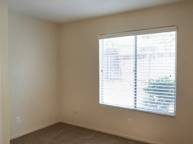 1044 E Manhattan Ave — Photo 17