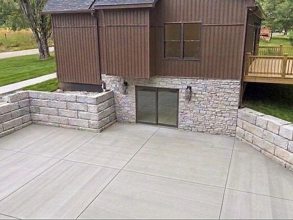3rd image of 6221 S Shields Ridge Rd