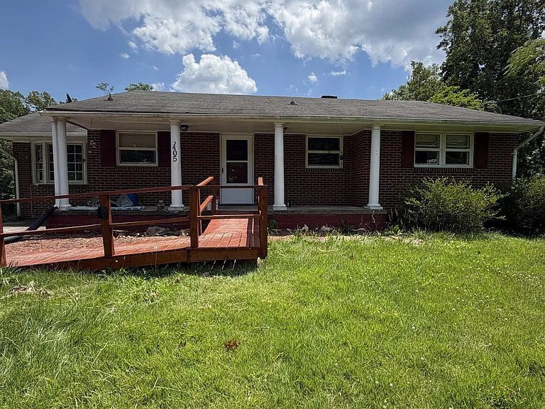 405 Winesap Rd — Photo 2