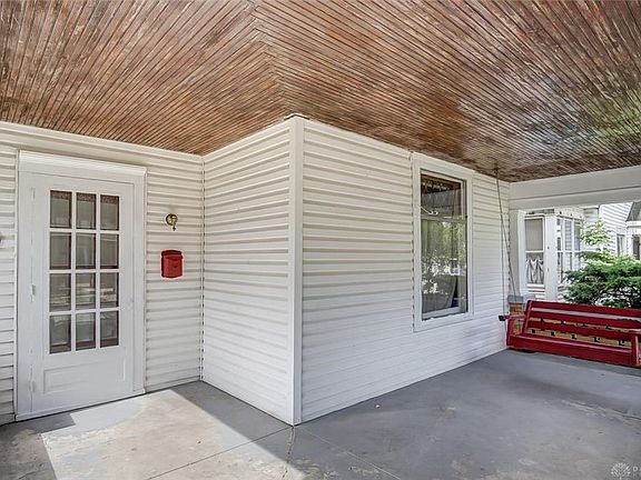 3rd image of 123 College St
