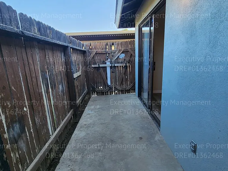709 Deseret Way — Photo 16