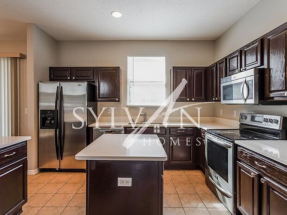4th image of 402 Bay Oak Ln
