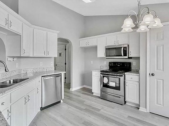 4th image of 11039 SE 173rd Pl