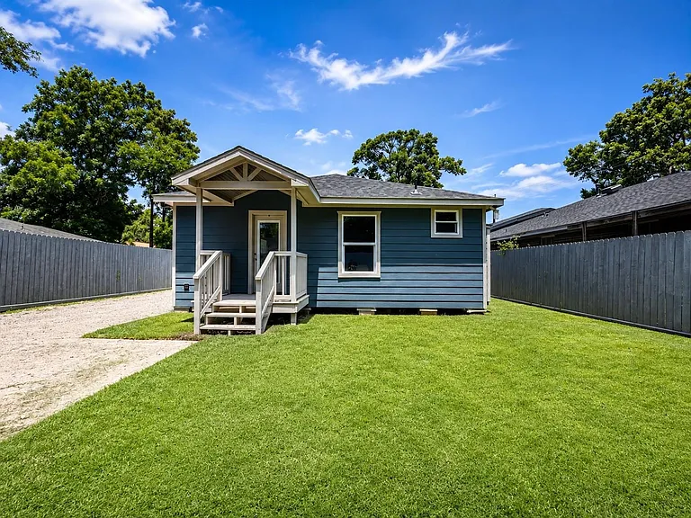 7024 Gonzales St — Photo 3