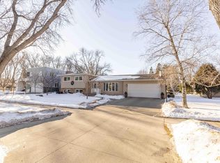 2525 9th St S, Fargo, ND 58103