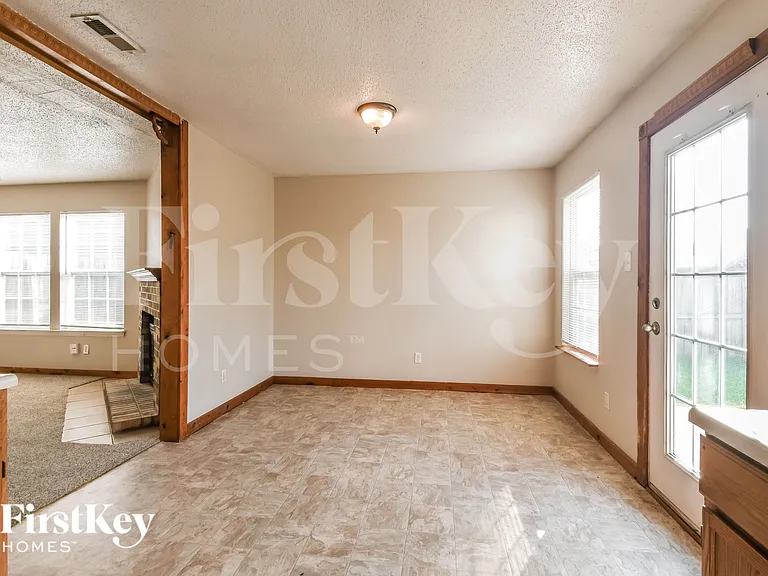 2312 Westmere Dr — Photo 6