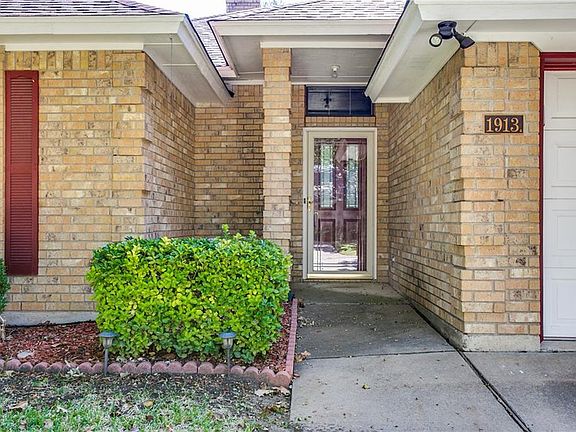 4th image of 1913 Berrybrook Dr