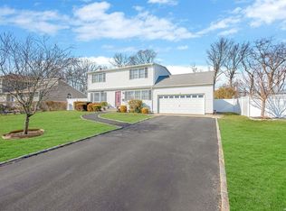 41 Astor Ct, Commack, NY 11725