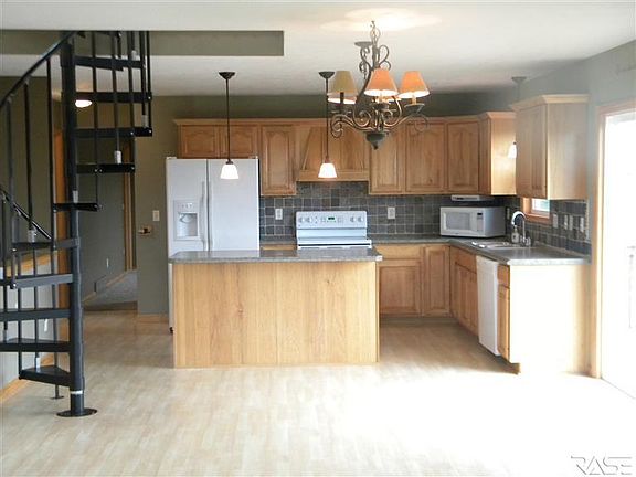 3rd image of 48020 Oak Trail Pl