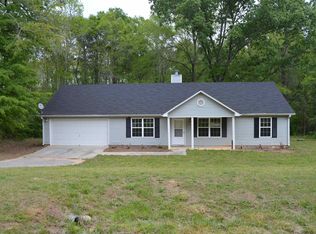 536 Pinewood Dr, Gay, GA 30218