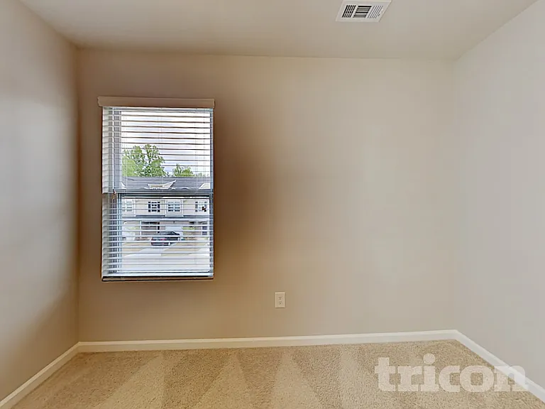 2046 Aragon Ln — Photo 10