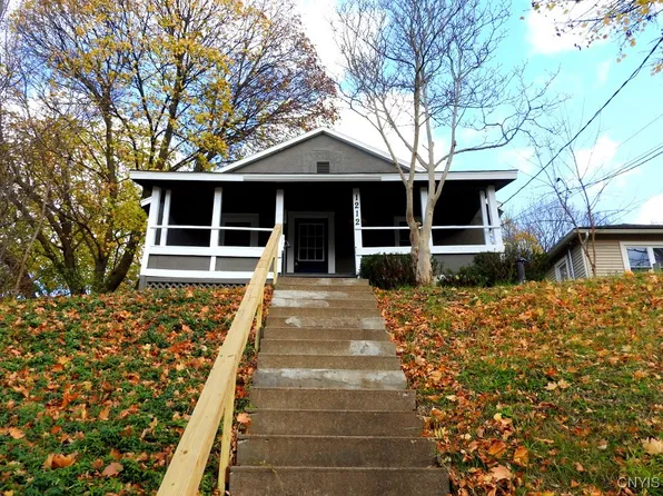 1212 Woods Rd, Syracuse, NY 13209