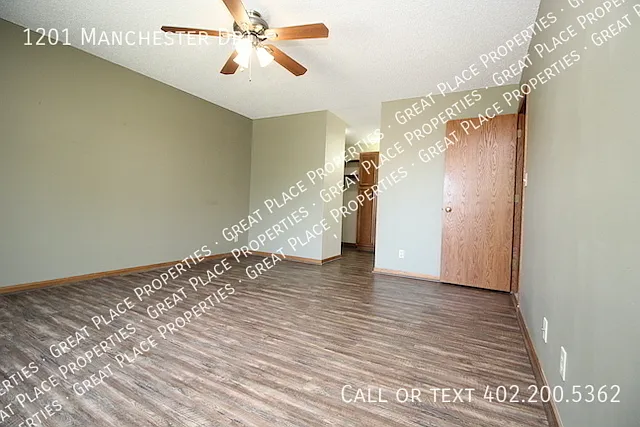 1201 Manchester Dr — Photo 24