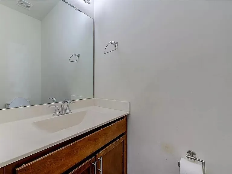 101 Hannahs Mill Dr — Photo 2