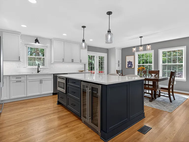 9810 Meadow Valley Dr — Photo 2