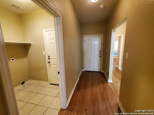 926 Misty Acres Dr — Photo 4