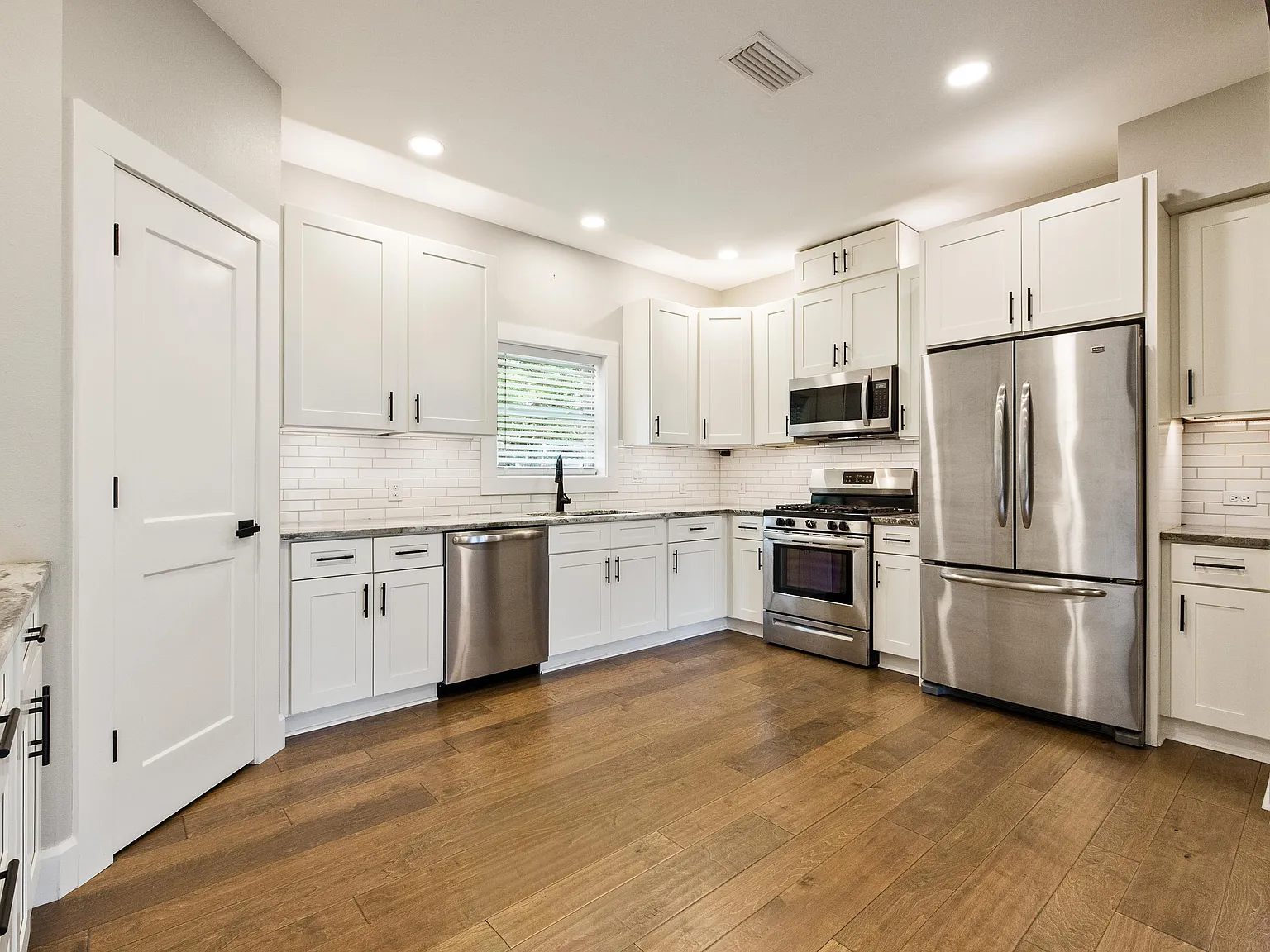 4 bed, 2178 sqft, $2,600 — Photo 3