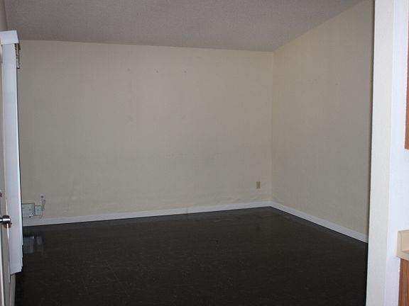2nd image of 27219 El Puente St