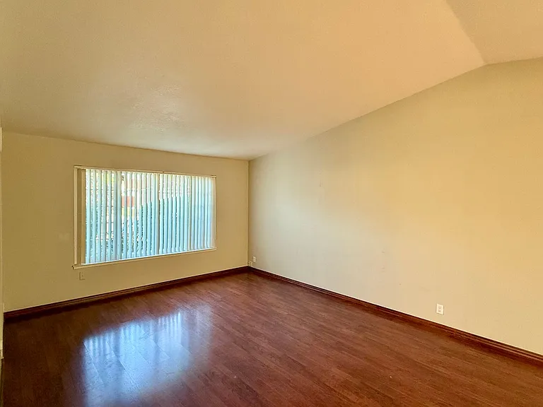 5007 Anaheim Loop — Photo 4