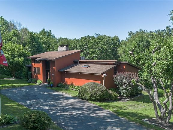 2nd image of 1023 N Woodstock Rd