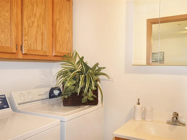 1005 W Stoughton St #312 — Photo 9