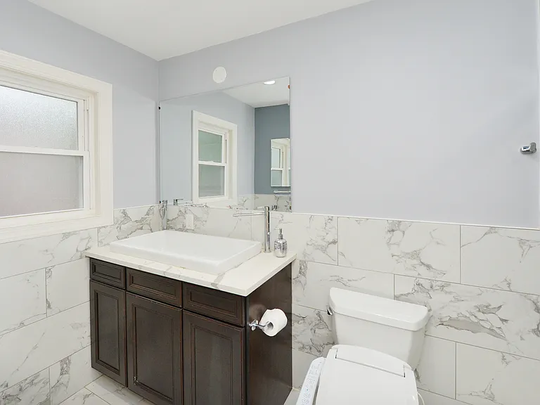 214 Oak St — Photo 16