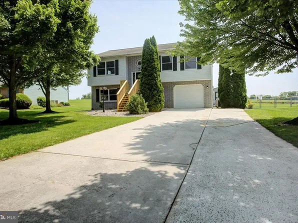 652 Greenfield Dr, Chambersburg, PA 17202