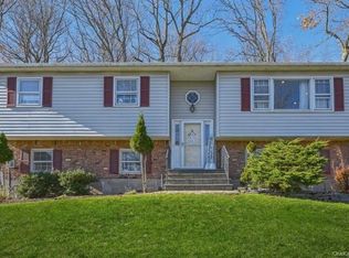 26 Parliament Dr, New City, NY 10956