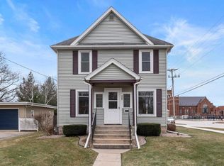 325 W 3rd St, Beaver Dam, WI 53916