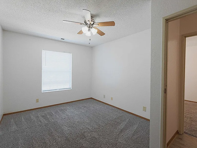 Cambridge Apartments — Photo 41