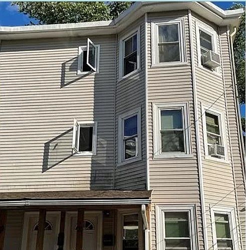 1st image of 20 Redfern St