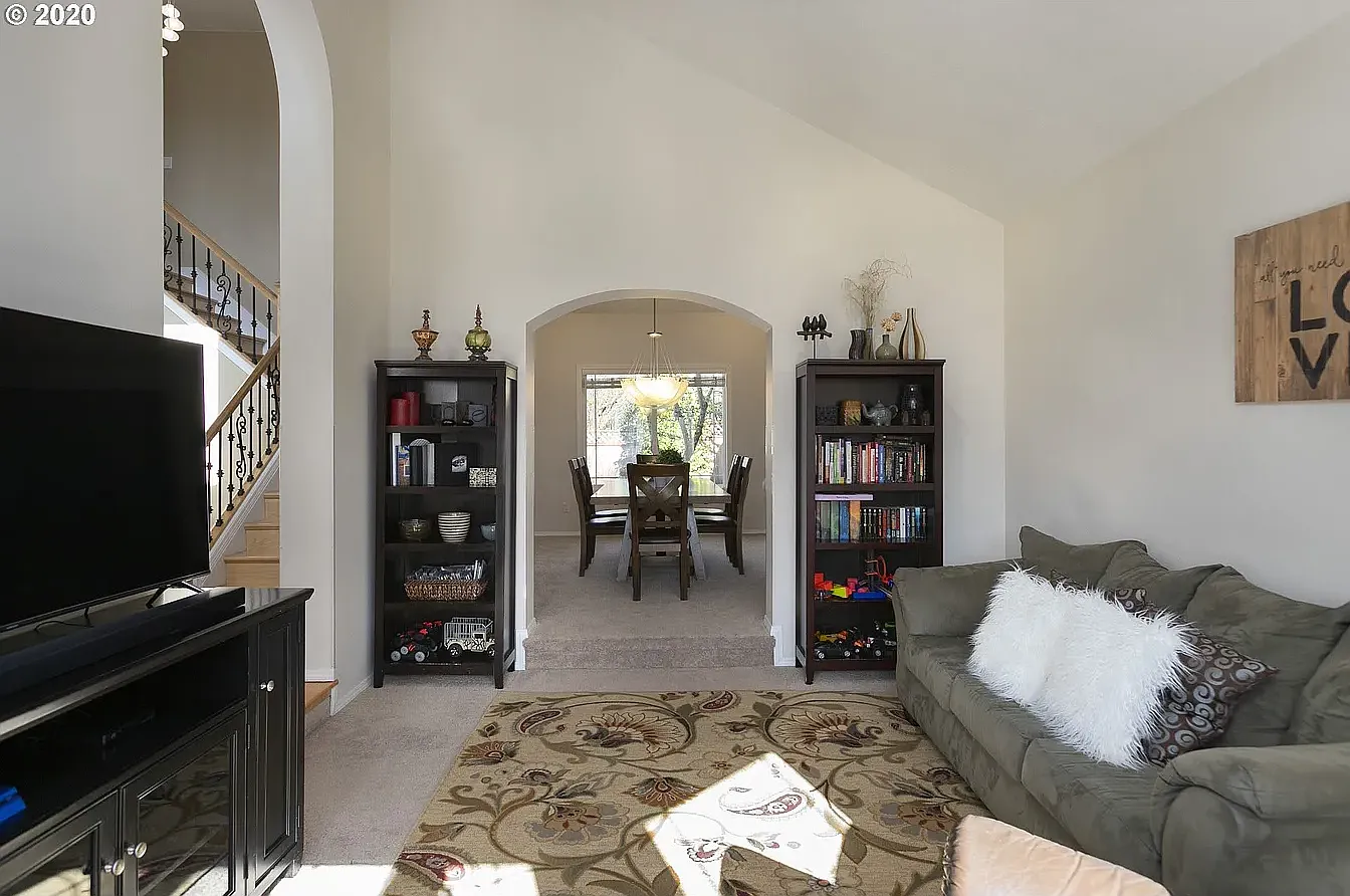 4 bed, 2.5 bath, 2605 sqft, $3,600 — Photo 4