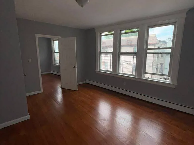 544 Grove St — Photo 9