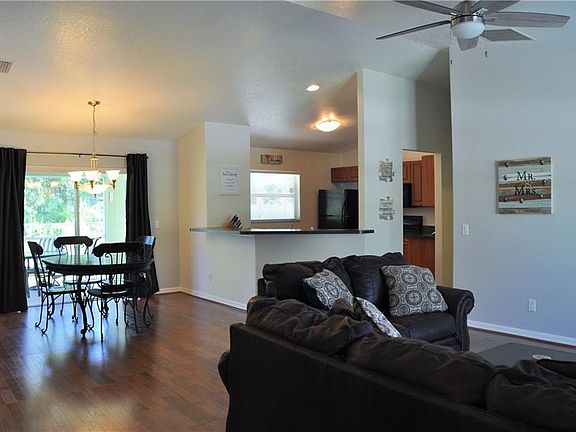 3rd image of 1877 Foxglove Ave