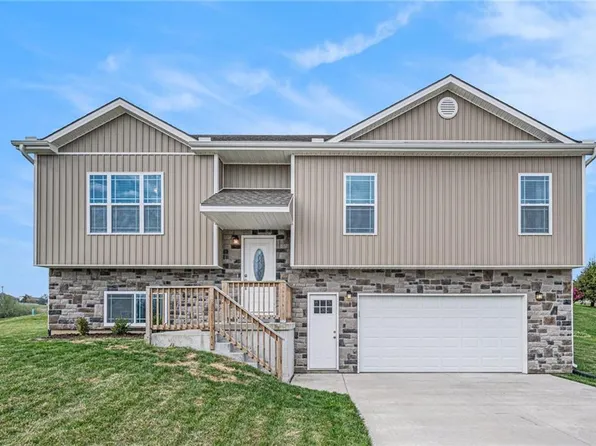 12620 Parkview Dr, Savannah, MO 64485