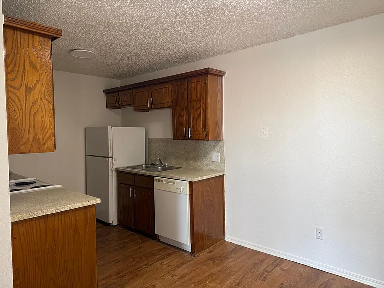 Fox Valley Apartments — Photo 46