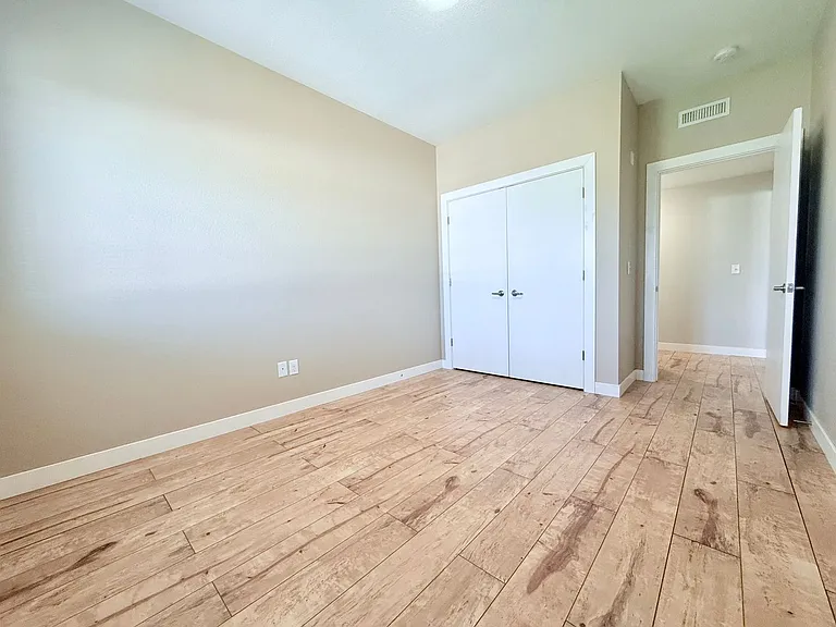 221 E 5th St — Photo 15