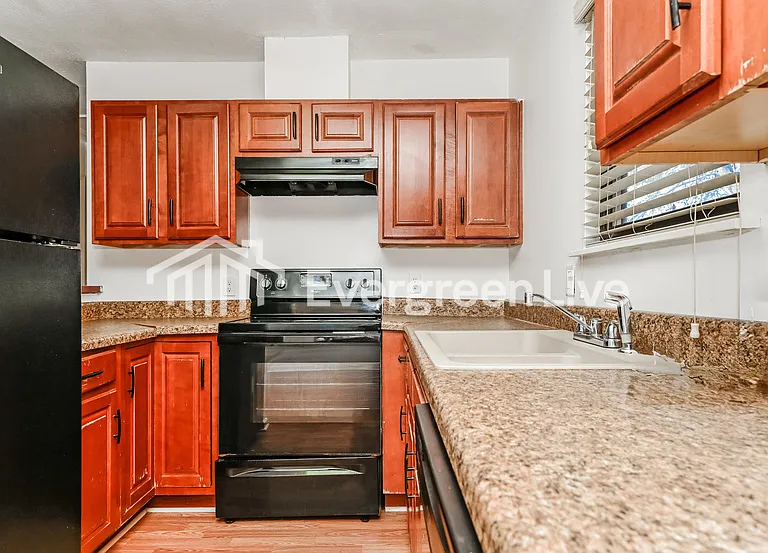 165 Thurman St — Photo 6