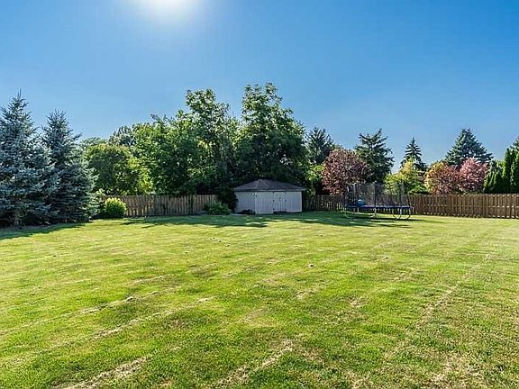 3rd image of 3853 Thistledown Ct