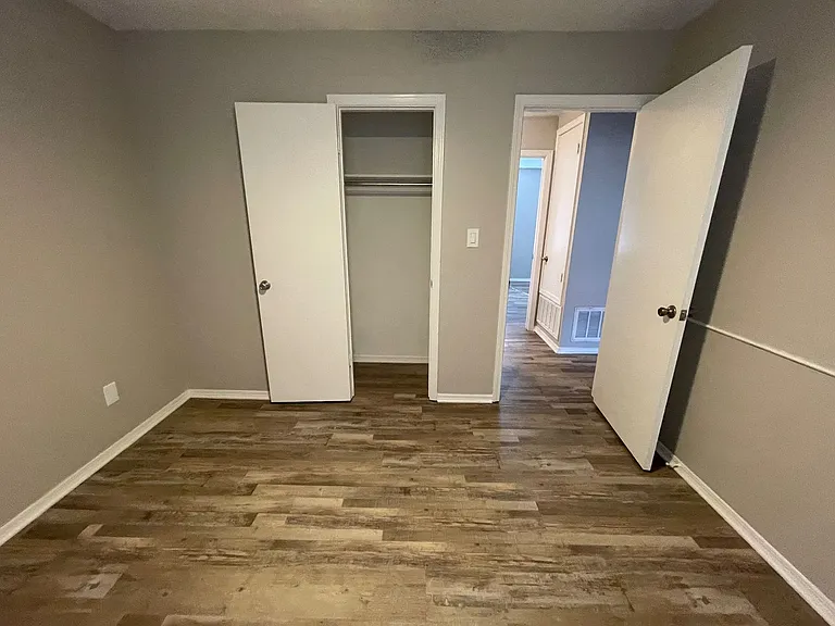 4615 Gladstone Dr — Photo 21