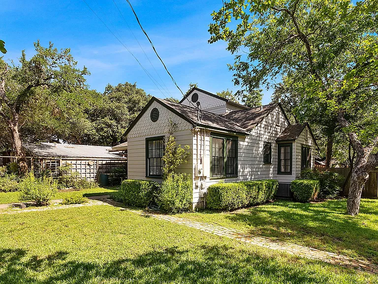 1700 Virginia Ave — Photo 3