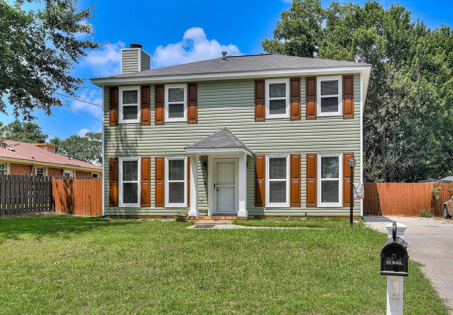 5 bed, 2.5 bath, 2176 sqft, $2,200 — Photo 3