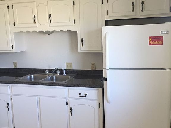 3rd image of 101 E Neil St #6