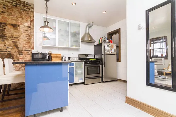 Rented by MTY Group, Inc | media 18