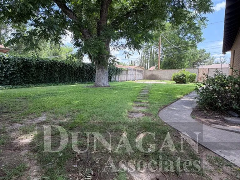 925 N Alameda St — Photo 13