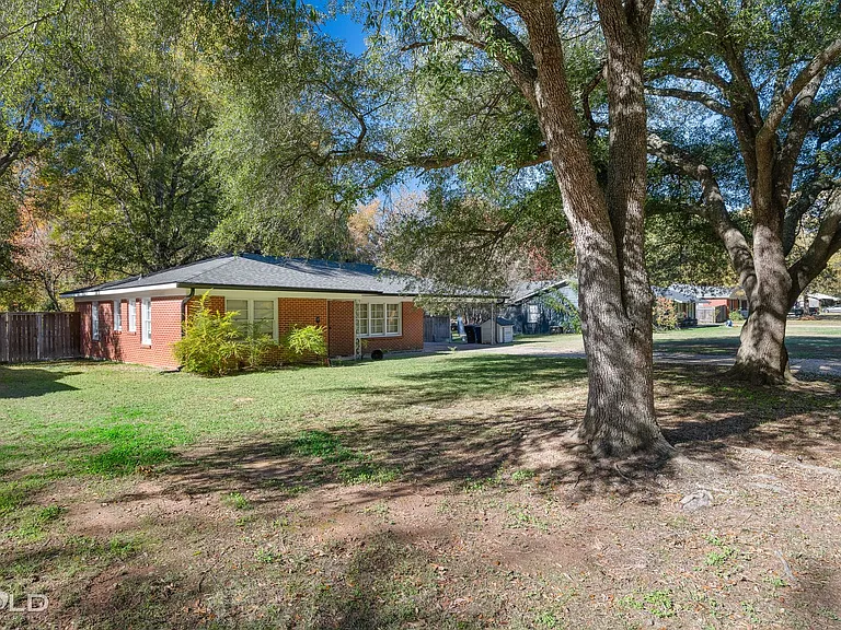 8920 Acacia Ln — Photo 11